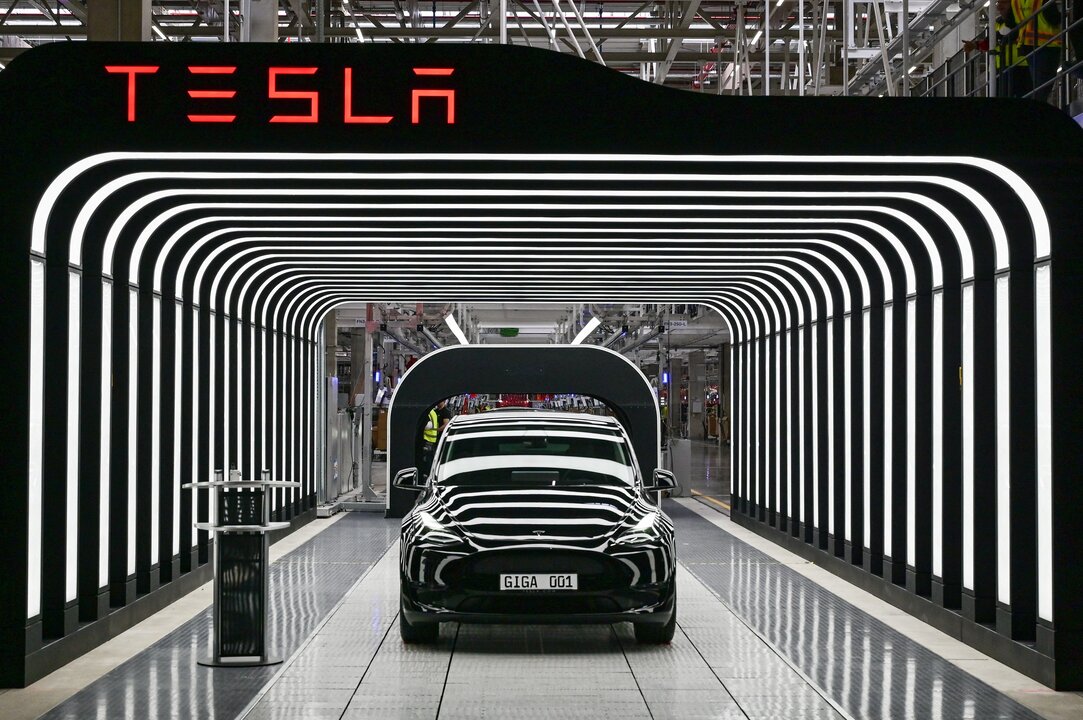 Tesla Sales Plunge in Europe as Chinese Rival Gains Ground