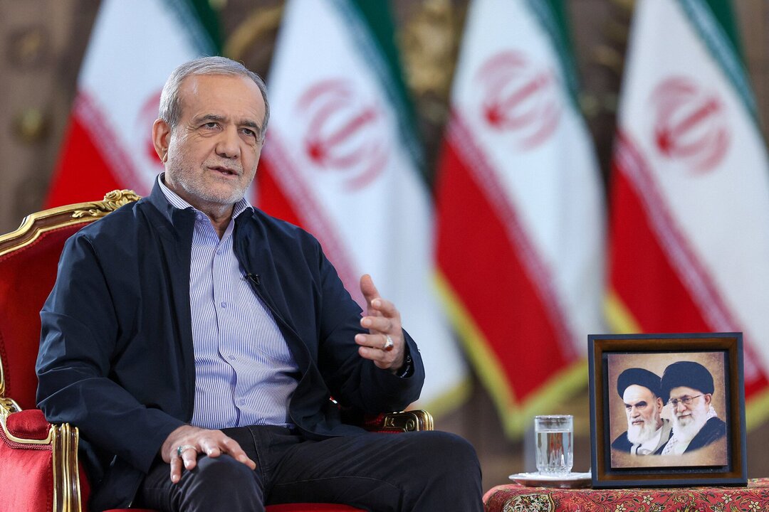 France Keeps Diplomatic Door Open Ahead of Iran Sanctions