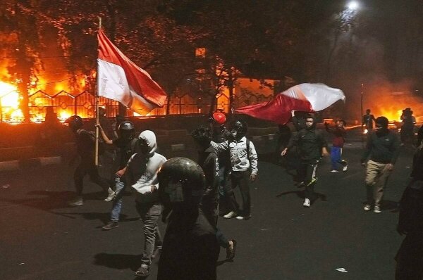 Protests over lawmakers' perks escalate as Indonesian parliament buildings torched; at least 3 dead