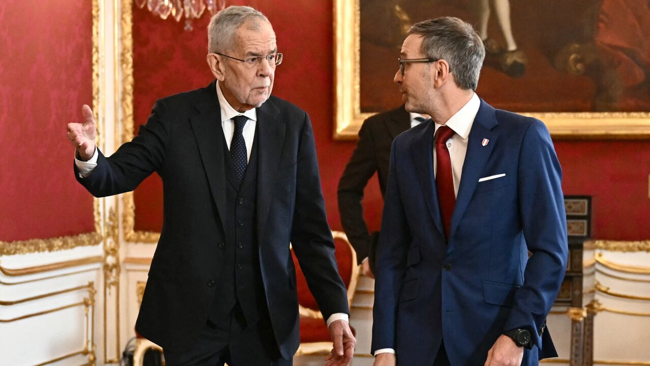 Hungarian Foreign Minister Criticizes Austrian President