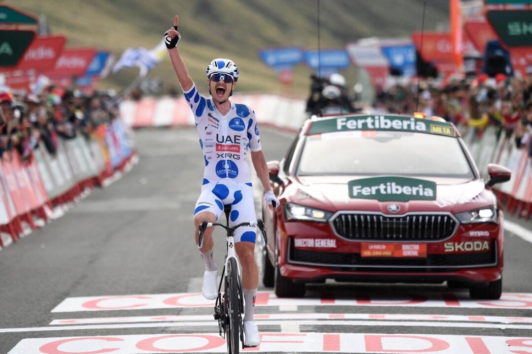 Jay Vine Wins Stage 10 of Vuelta as Ayuso Criticizes UAE Team
