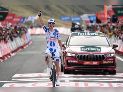 Jay Vine Wins Stage 10 of Vuelta as Ayuso Criticizes UAE Team