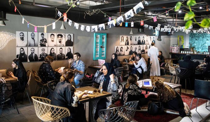 Riyadh's Summer Gatherings: Indoors vs Outdoors