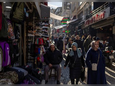 Turkiye's Economy Grows by 4.8% in Q2, Exceeding Expectations