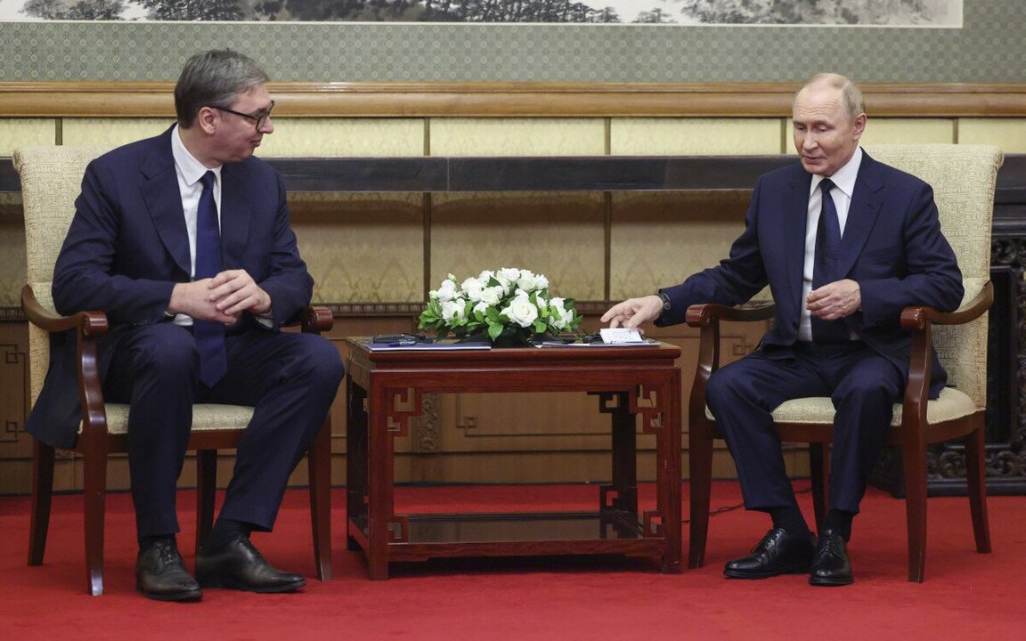 Vučić Meets Putin During Visit to China