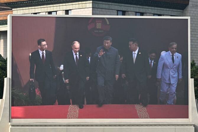Xi, Putin, and Kim Gather at Beijing Landmark for Grand Military Parade