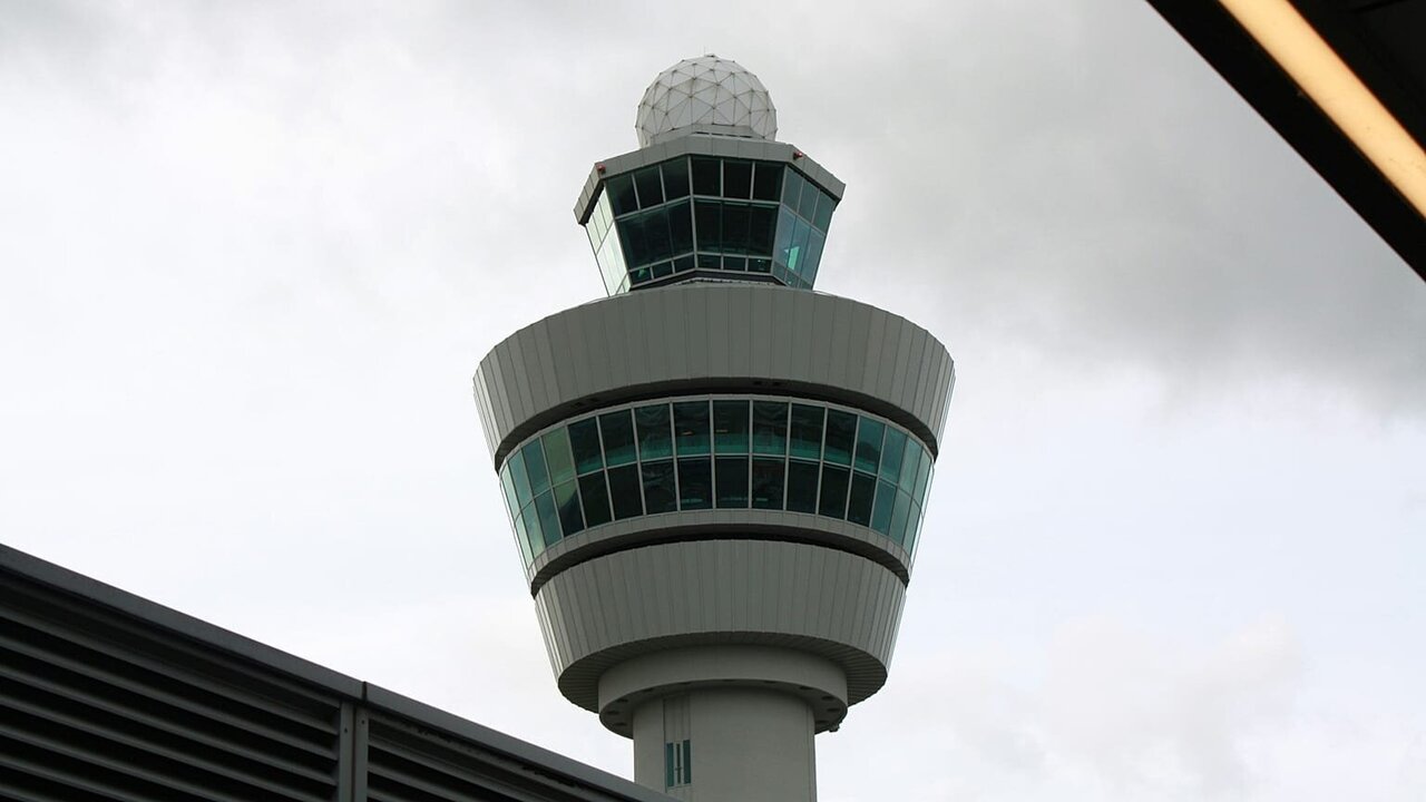 France’s Largest Air Traffic Control Union Plans September Strike