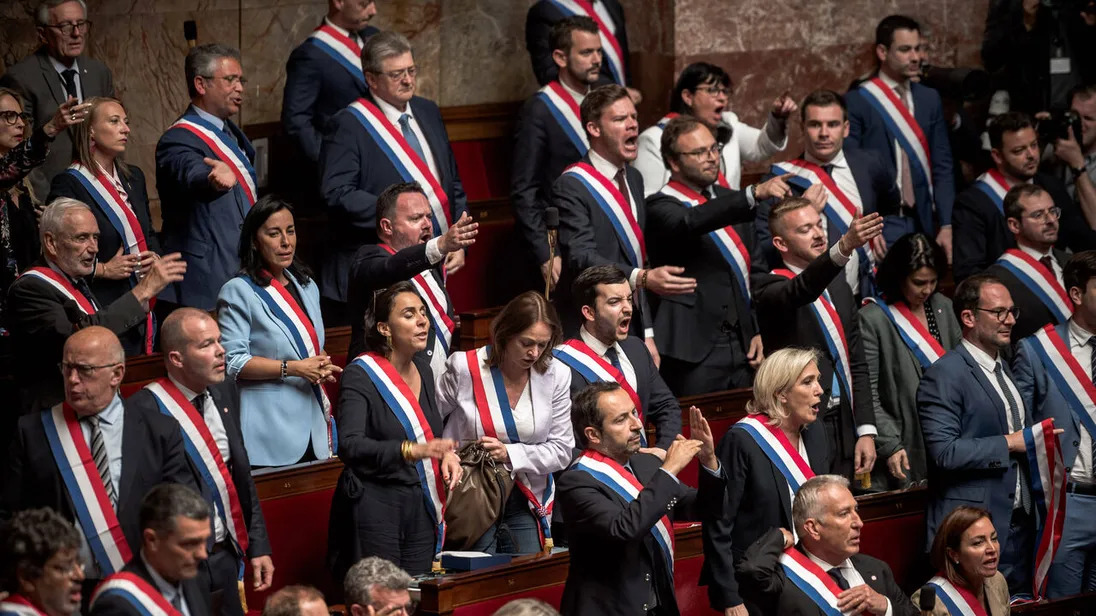 Bond Market Pressures Threaten France’s Economy