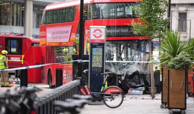 Double-decker Bus Crashes Outside London's Victoria Station, Hospitalizes 15