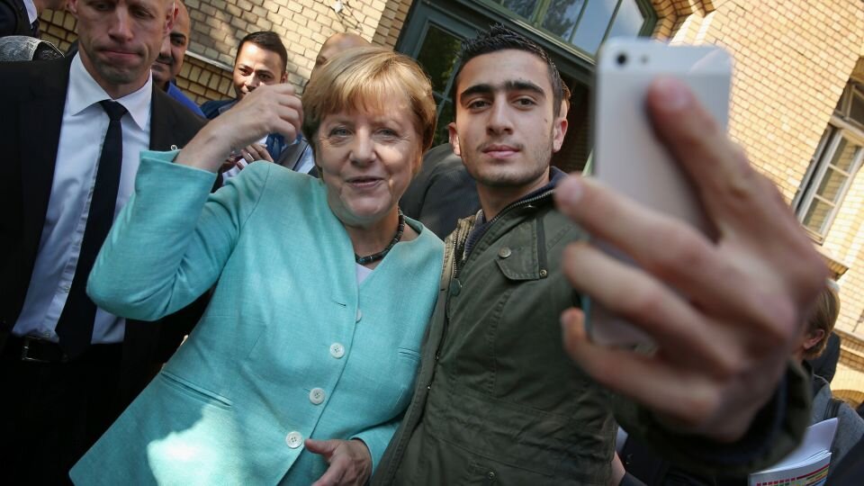 Deutschland blickt auf das Jahrzehnt zurück, seit es eine Million Flüchtlinge aufgenommen hat.
