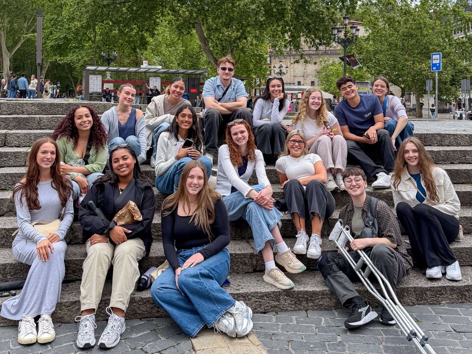 Lo studente esplora il benessere e il business in Italia