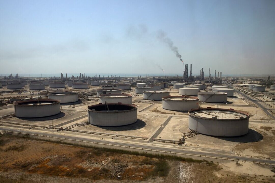 Saudi Arabia Cuts October Oil Prices to Asia