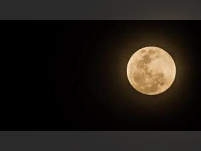 Lunar Eclipse Captivates Skies Over Amsterdam