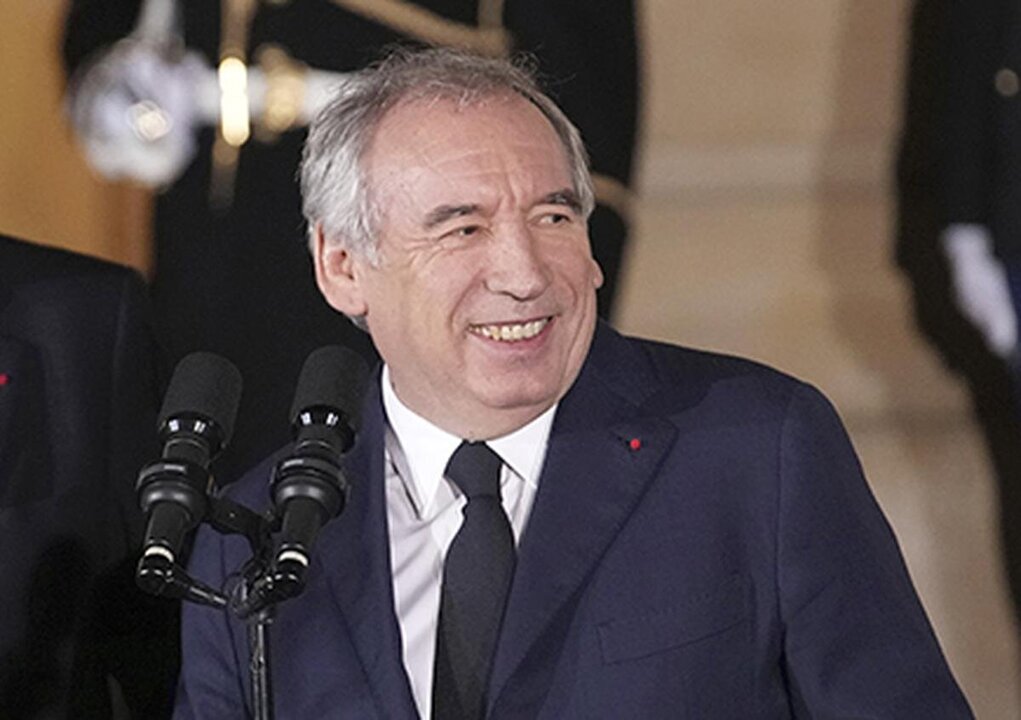 France Faces Economic Turmoil Amid Political Crisis