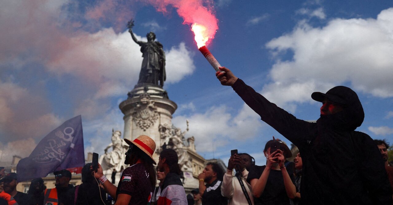 Des manifestations « Bloquez tout » se propagent à travers la France.