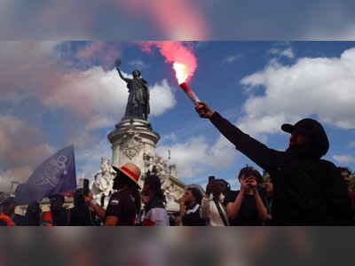 Des manifestations « Bloquez tout » se propagent à travers la France.