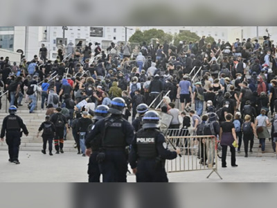 Les manifestations perturbent le premier jour du nouveau Premier ministre.