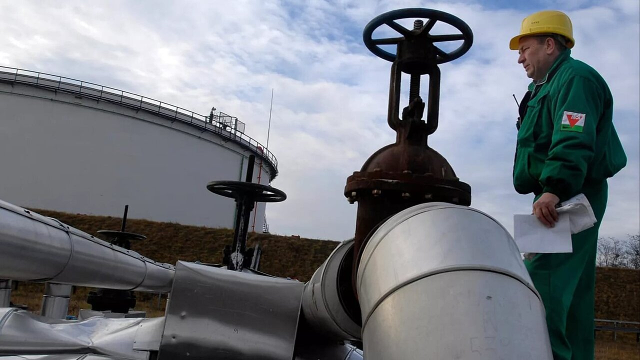 Hungary and Slovakia Face Pressure Amid Energy Sanctions on Russia