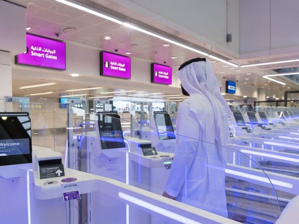 مطار دبي يطلق الممر الذكي المدعوم بالذكاء الاصطناعي