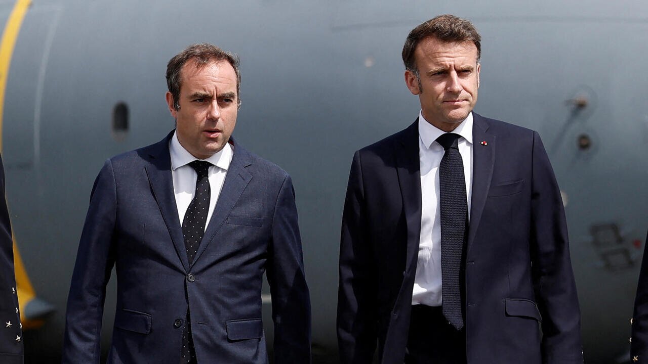 La France fait face à une cote de crédit historiquement basse en pleine crise politique.