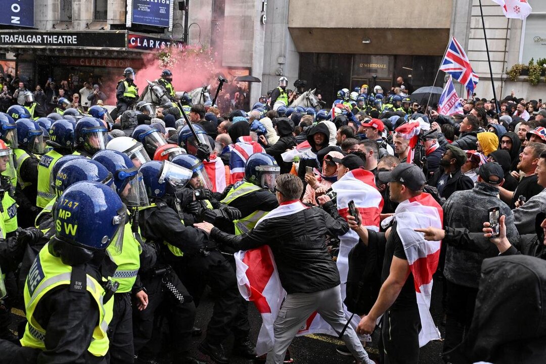 Massive Nationalist Rally Highlights Growing Far-Right Appeal in the UK