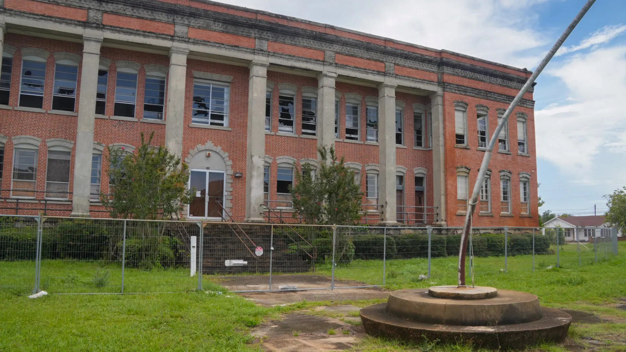 Panama City Works to Preserve Historic School Building