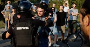 Serbia Faces Escalating Political Crisis Amid Parallel Rallies