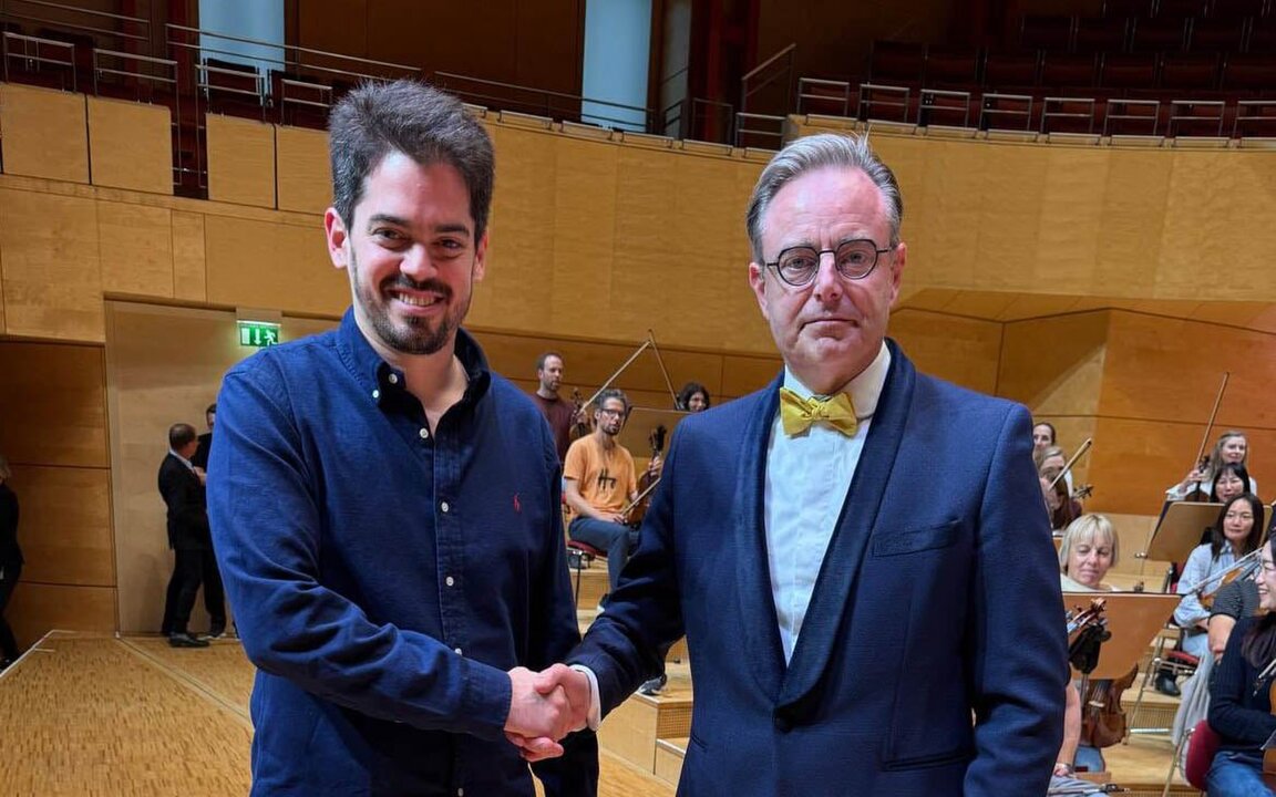 Belgian Prime Minister Attends Concert of Israeli Conductor