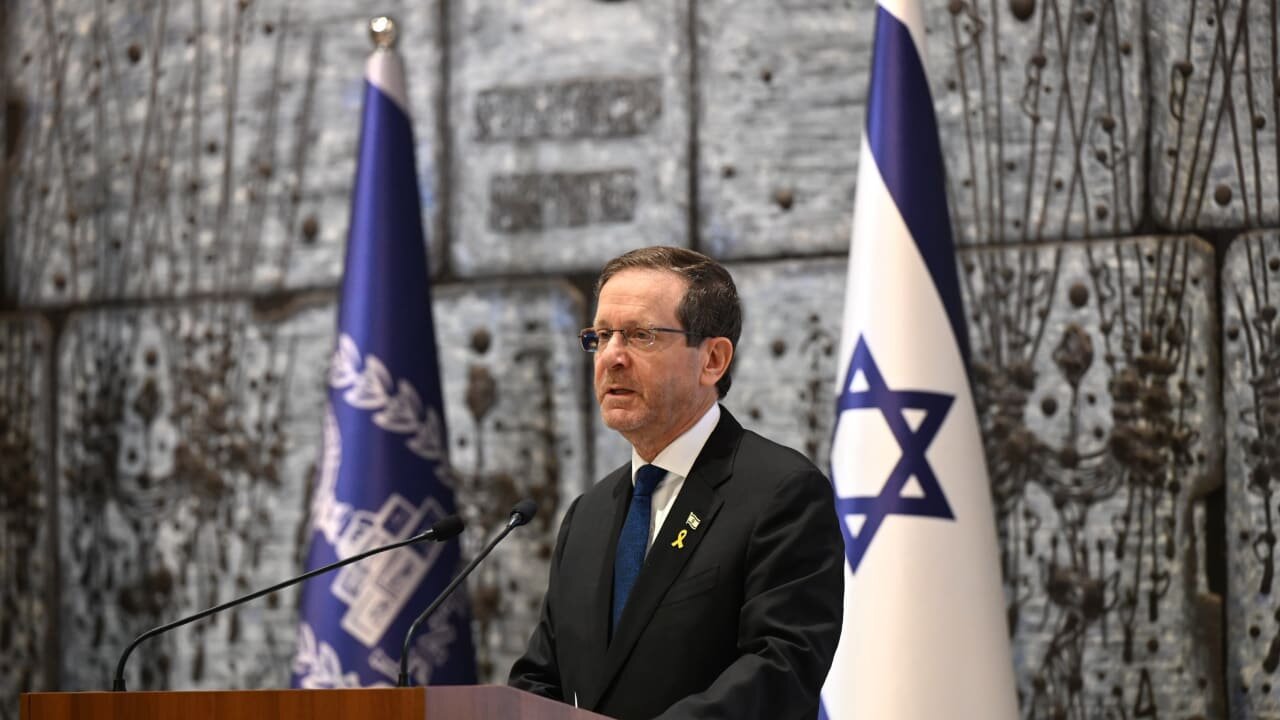 Israeli President Calls to Strengthen UAE Relations