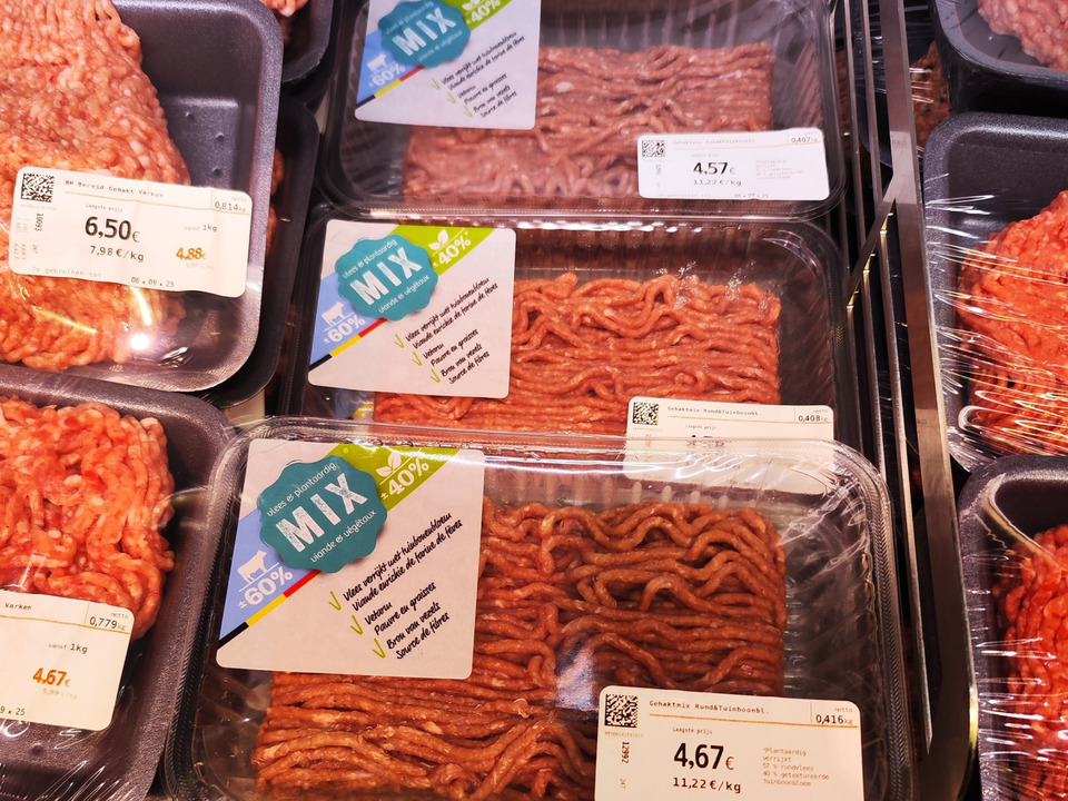Belgian Supermarkets Promote Blended Meat Products