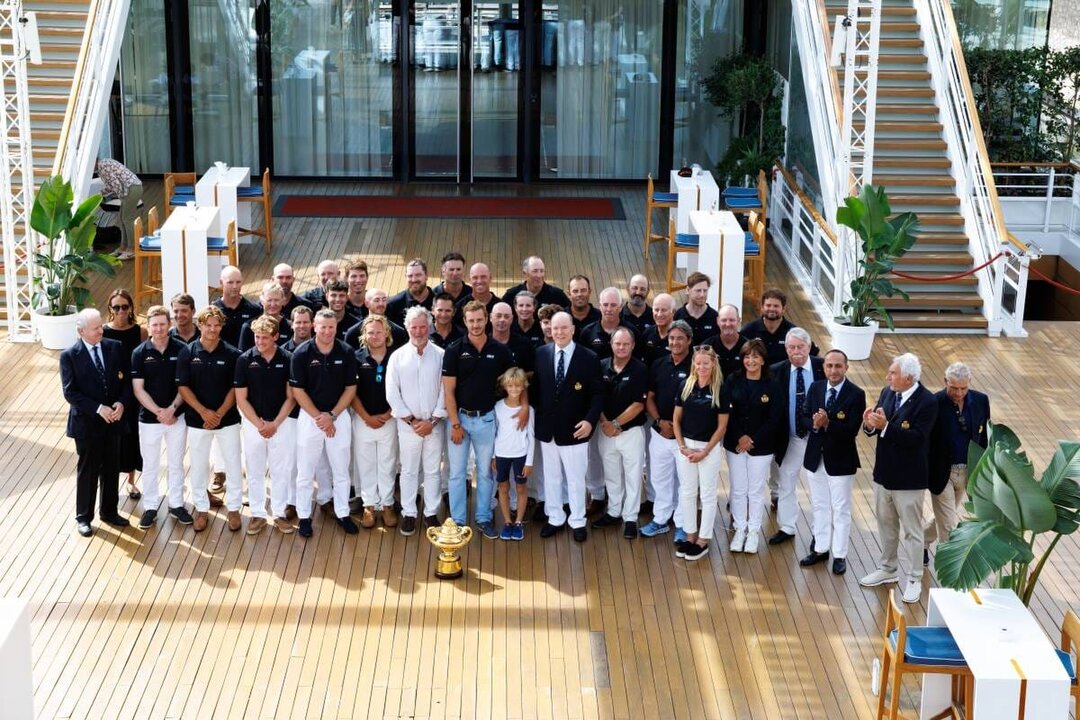 Prince Albert Congratulates Monaco Yacht Club