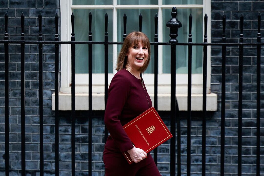 UK Budget Watchdog to Cut Productivity Outlook