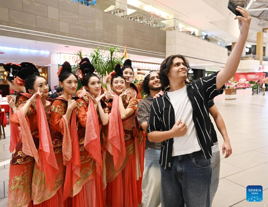 Chinese Flash Mob Showcases Culture in Kuwait