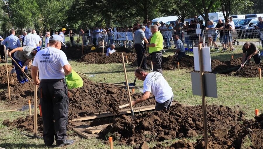 Russian Team Places Last in Hungary’s Grave Digging Contest