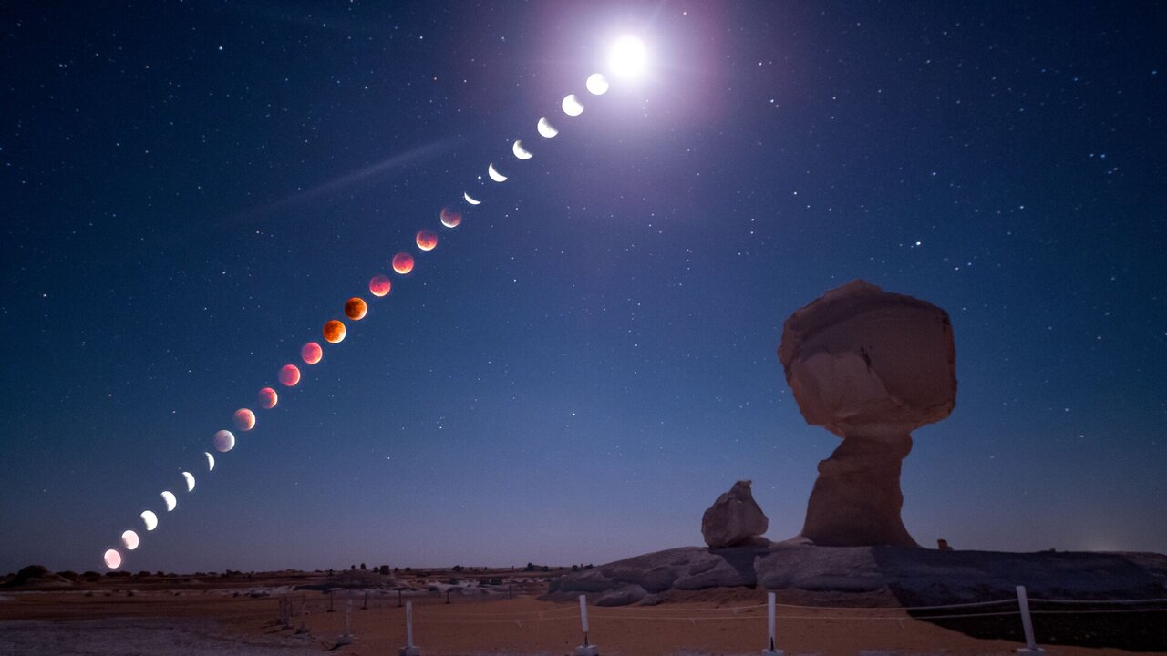 Blood Moon Lunar Eclipse Illuminates Egypt’s White Desert