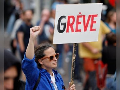 Les grèves testent les nouveaux plans budgétaires du Premier ministre français.