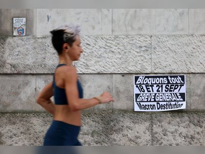 Les syndicats français mènent des grèves à l'échelle nationale contre l'austérité.