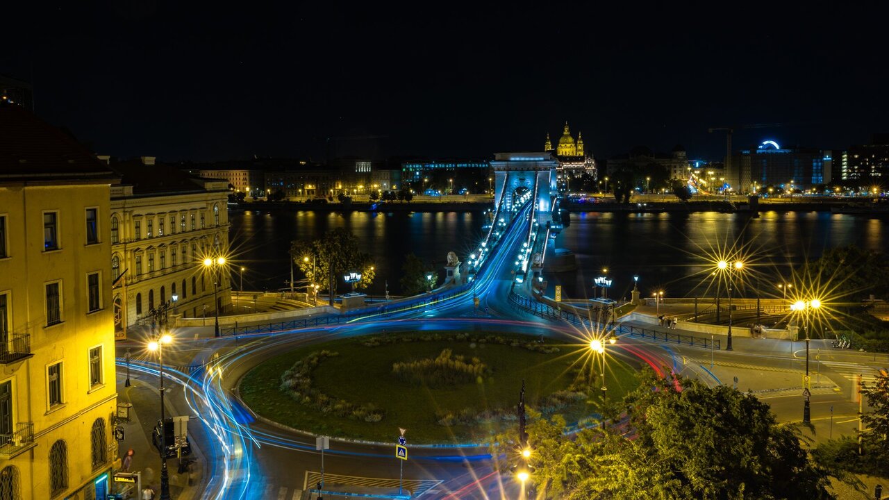 Hungary’s Economic Outlook Improves as Analysts Predict Growth