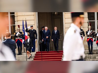 Bruxelles exprime ses inquiétudes face à la tourmente politique en France.
