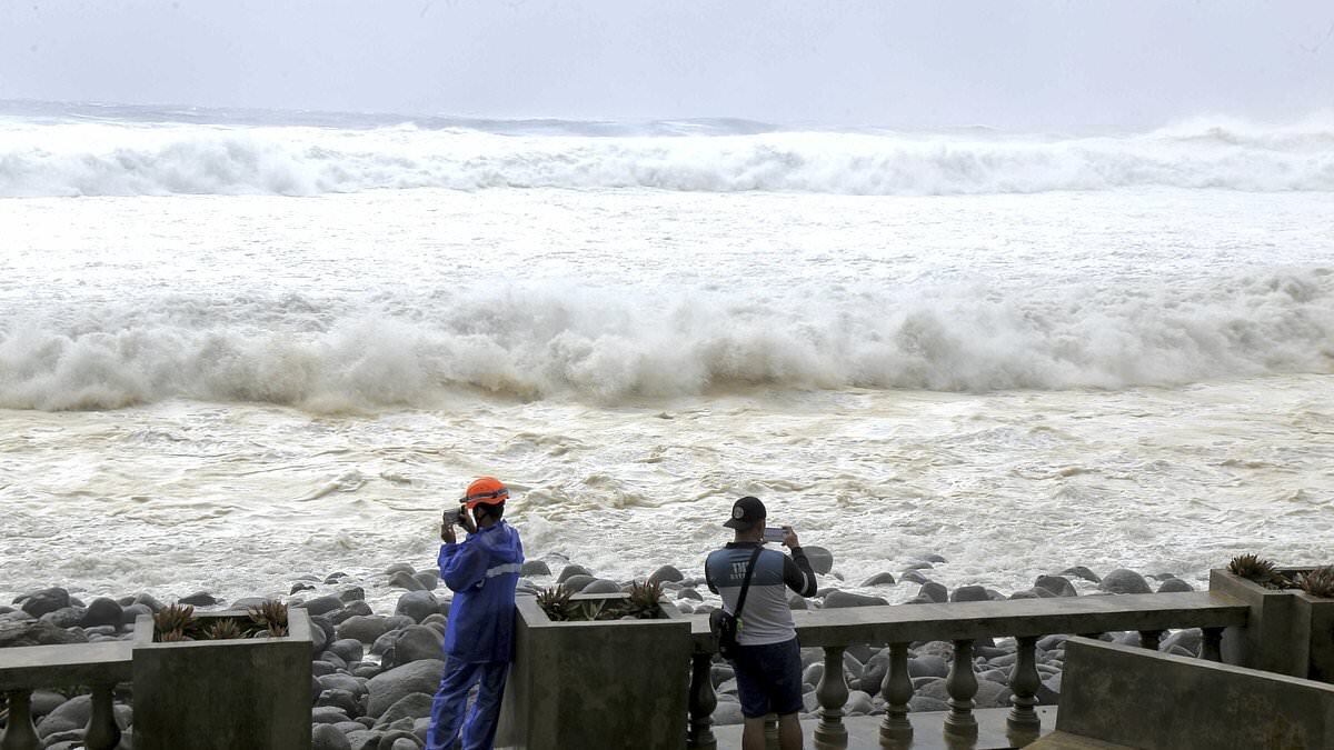 Super Typhoon Ragasa Strikes Philippines, Heads Toward Hong Kong