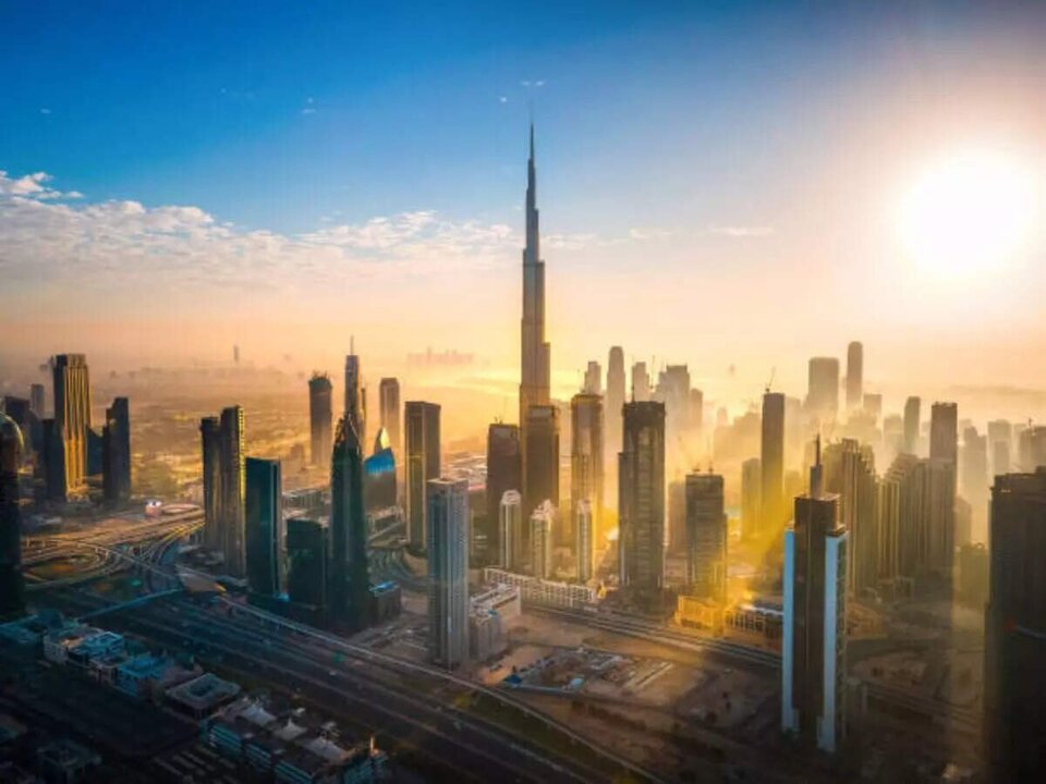 الإمارات العربية المتحدة تقدم شرط راتب جديد لرعاية تأشيرات الزيارة