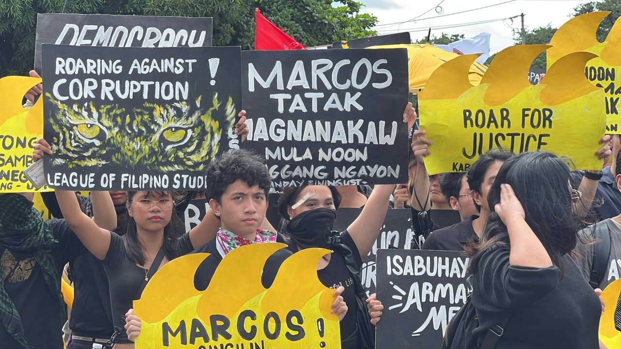 Protesters Rally in Manila Over Inequality and Democracy