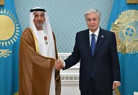 الرئيس الكازاخستاني يلتقي وزير الإمارات لتعزيز العلاقات الدفاعية