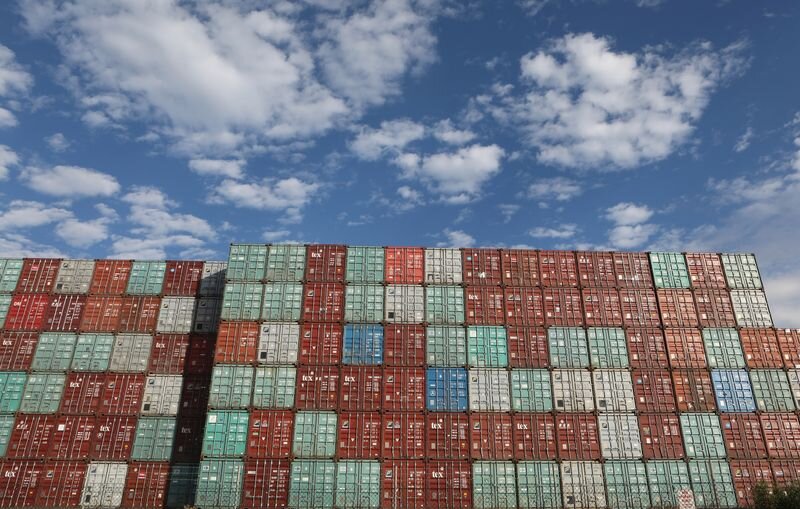 Australia’s Trade Surplus Shrinks Amid Falling Gold Exports