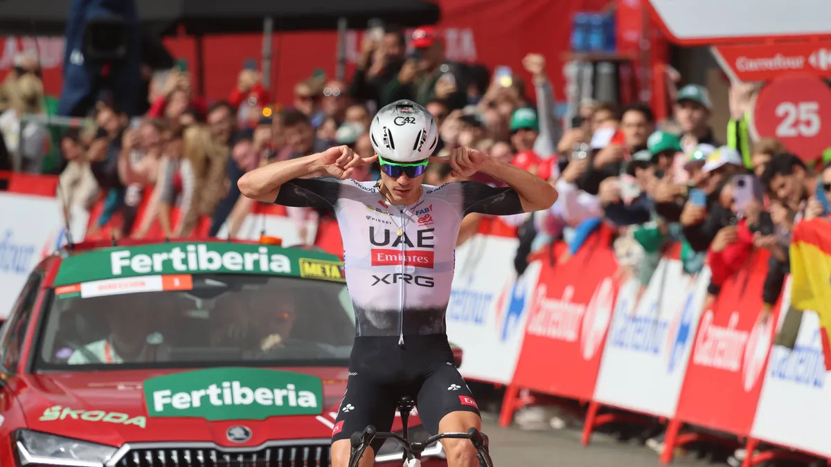 Italian Cycling Legend Criticizes Juan Ayuso Over UAE Team Fallout