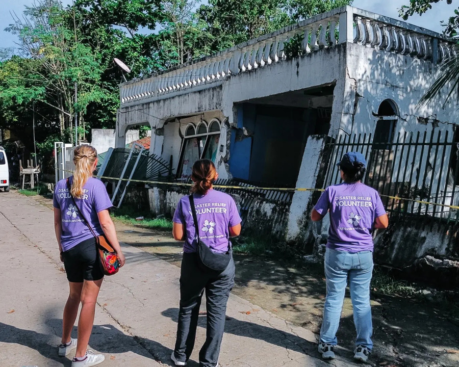Humanitarian Teams Deliver Emergency Aid to Philippine Quake Survivors