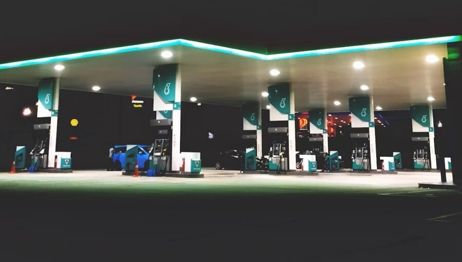 Malaysia Recalibrates Fuel Policy to Balance Budget and Public Relief