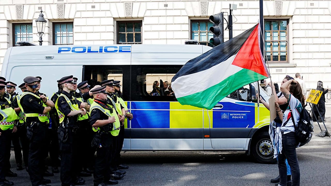 Shadow Home Secretary Vows to Deport Antisemitic Migrants