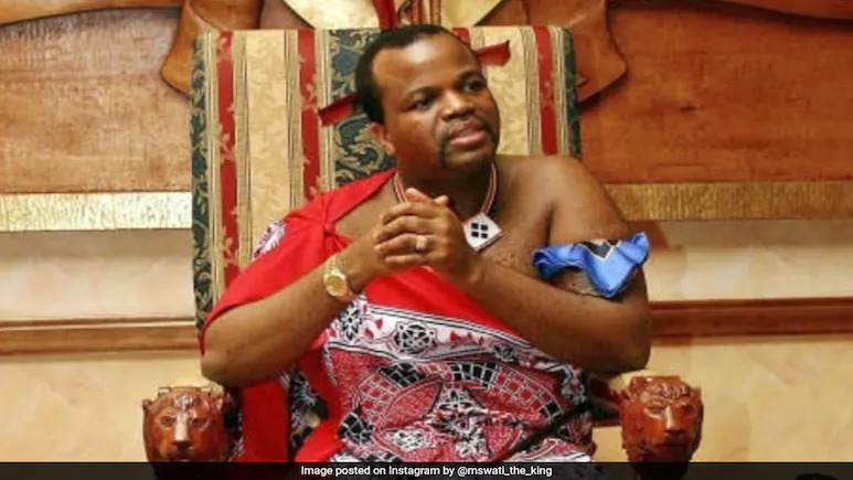 Viral Video Shows African King Arriving in UAE with 15 Wives and 100 Aides