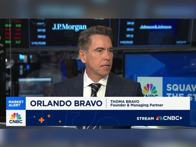 Technologieinvestor Orlando Bravo warnt, dass die Bewertungen von KI in die Blasenphase eingetreten sind.